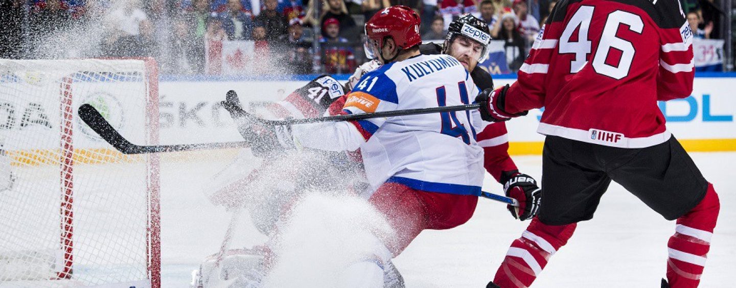 Хоккей в России стал почти национальной идеей, считает поэт Вишневский
