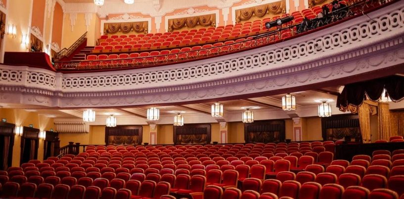 «В ЦДКЖ одни из лучших в столице свет и звук» – считает оперный и эстрадный певец Дмитрий Галихин
